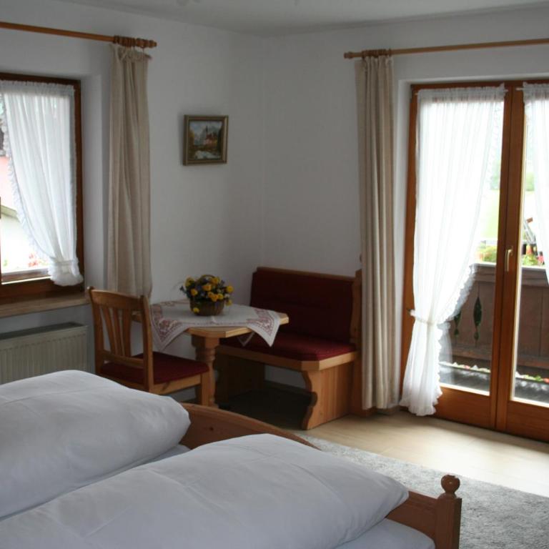 Gästehaus Sonnenbichl - Doppelzimmer mit Balkon - 3