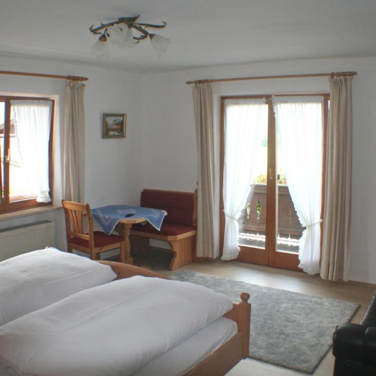 Gästehaus Sonnenbichl - Doppelzimmer mit Balkon - 1