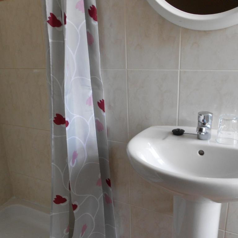 Pension Mova - Habitación Individual con baño compartido - 6