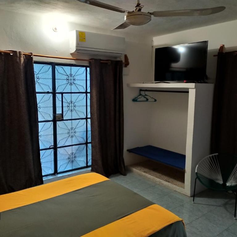 Hostal Las Cruces - Deluxe Double Room with Balcony - 5