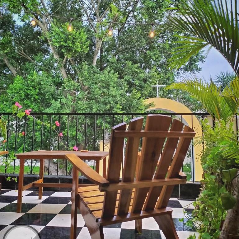 Hostal Las Cruces - Deluxe Double Room with Balcony - 2