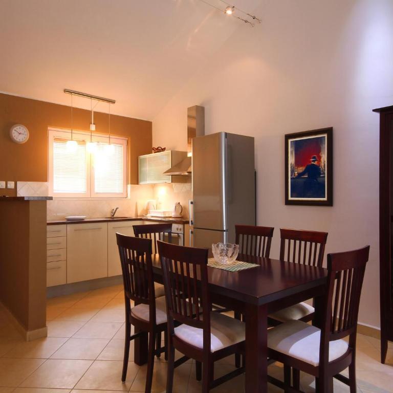 Spa Resort Bečići - Apartman sa Pogledom na Bazen - 16