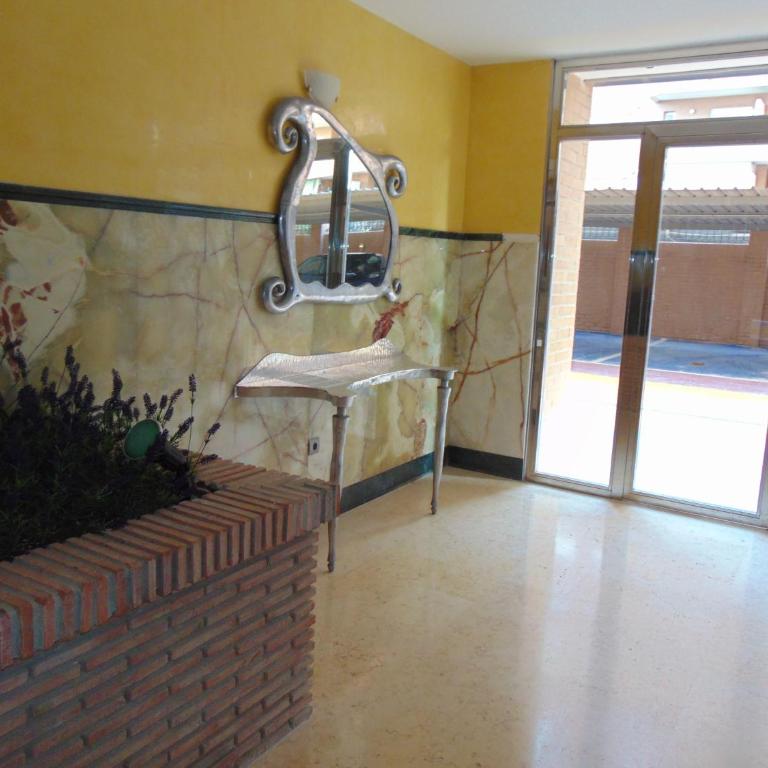 Apartamentos varios con 2 dorm en Marina Dor , la playa de Amplaries 47 , vista lateral al mar - Apartamento de 2 dormitorios - 7