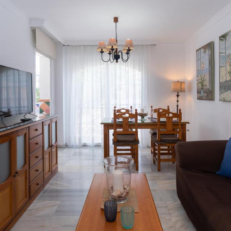 Holidays & Homes I Benalmádena Playa, piscinas ,relax - Apartamento de 3 dormitorios - 17