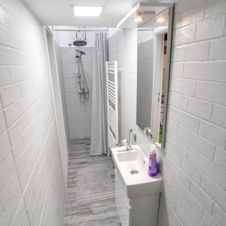 Altitude Loft - One-Bedroom Apartment - 20