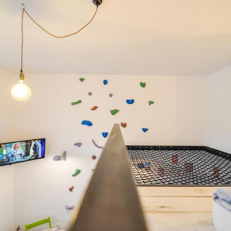 Altitude Loft - One-Bedroom Apartment - 17