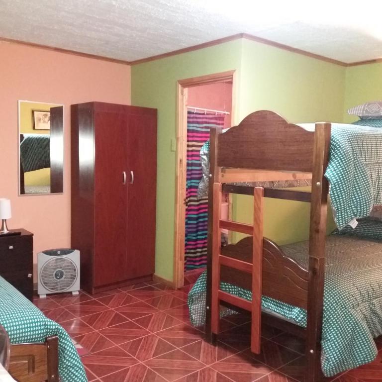 Alojamiento Valle Verde - Habitación Cuádruple con baño privado - 5