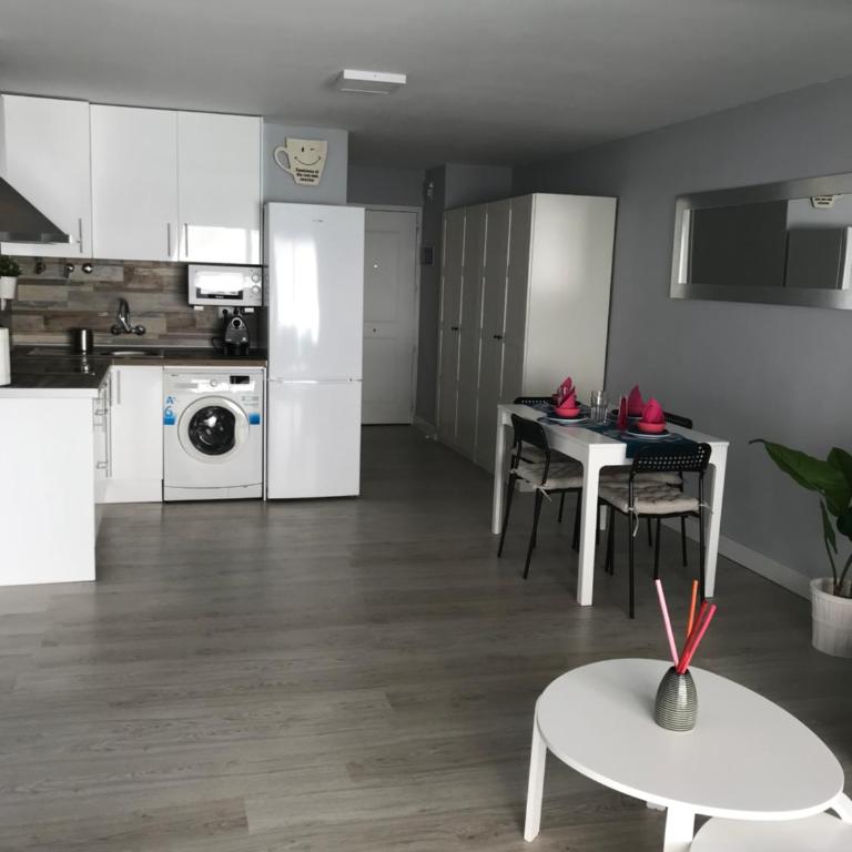 El Pinar apartment con jardín privado - Estudio con vistas al jardín - 7
