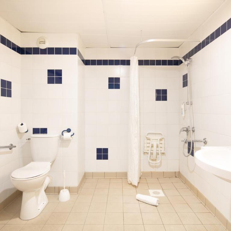 B&B HOTEL Saint Jean De Maurienne - Chambre Triple - Accessible aux Personnes à Mobilité Réduite - 3
