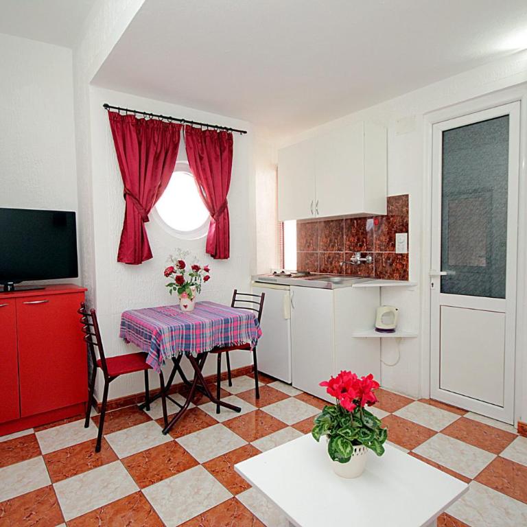 Apartments Kruna Jovanović - Apartman sa 1 Spavaćom Sobom i Balkonom (2 Odrasle Osobe + 2 Deteta) - 6