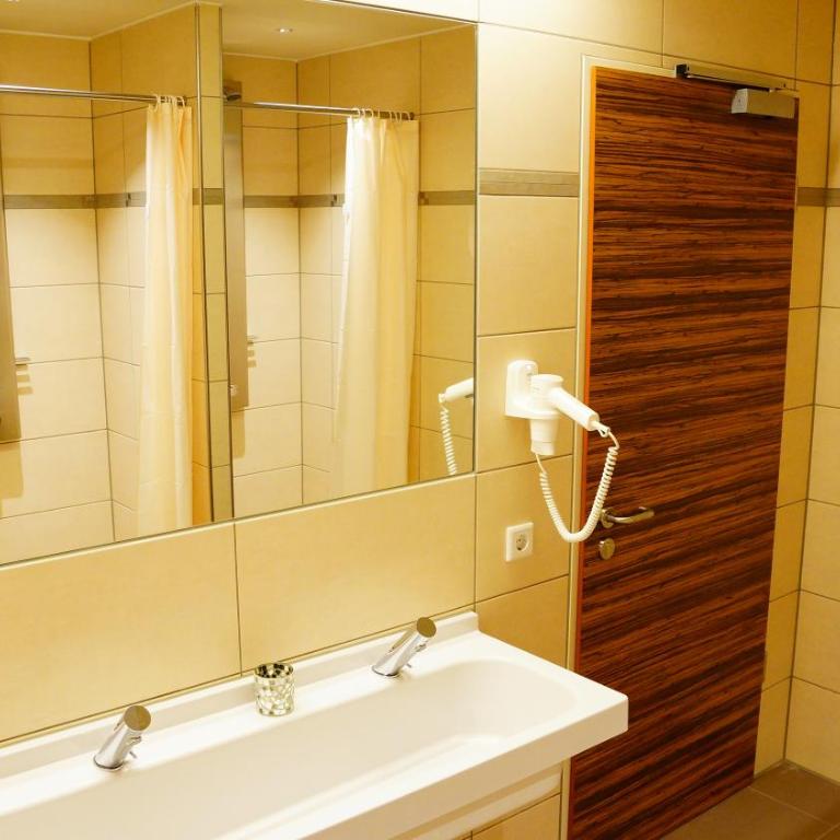 Bavaria City Hostel - Design Hostel - Bett im 8-Bett-Schlafsaal - 9