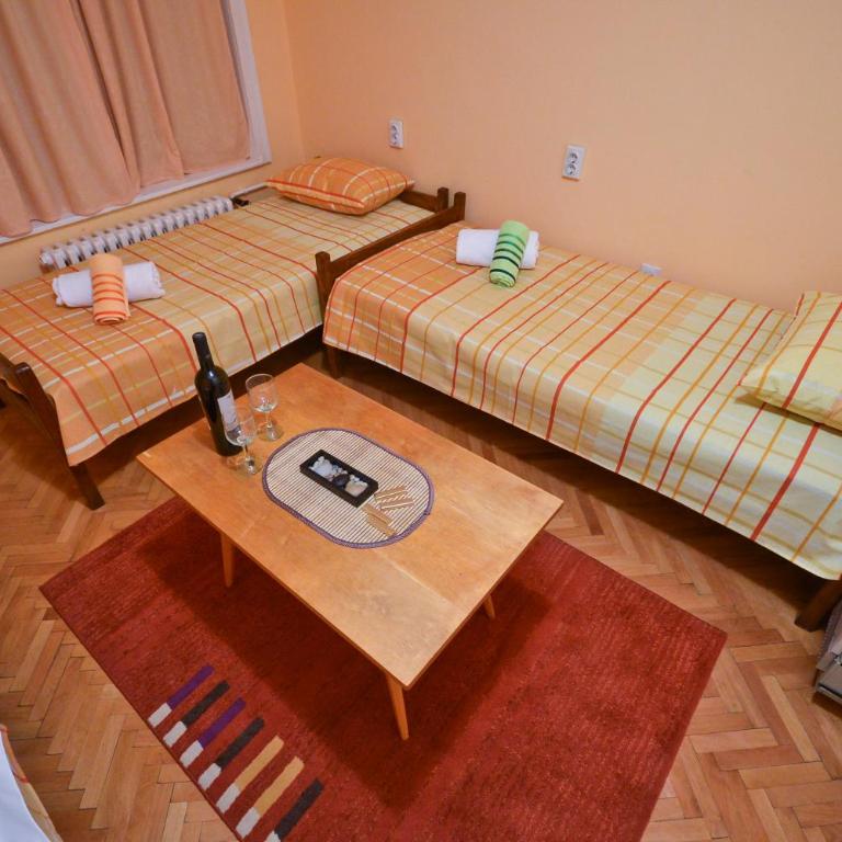 Glorious Rooms - Trokrevetna Soba sa Pogledom na Grad - 8