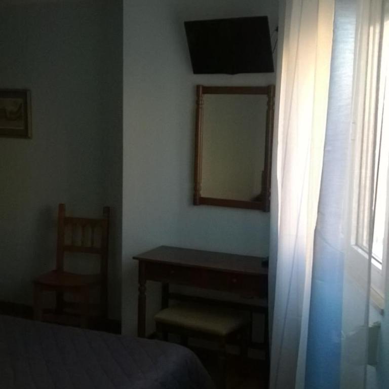 Hostal ** EC León - Habitación Triple - 6