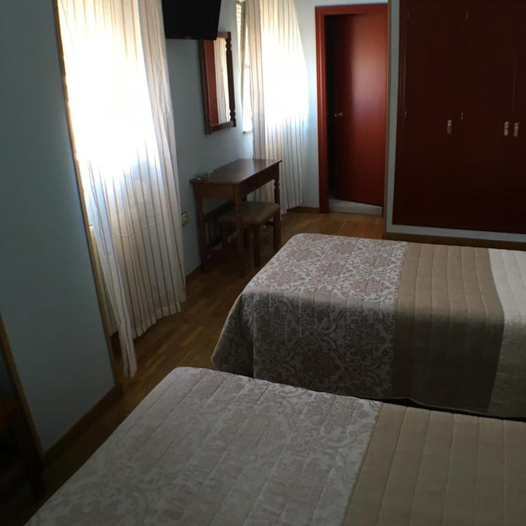 Hostal ** EC León - Habitación Doble - 2 camas - 7