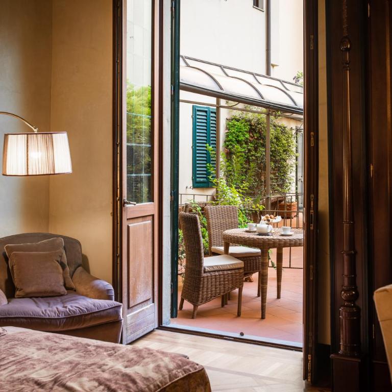 Grand Hotel Baglioni - Camera Matrimoniale con Patio - 3