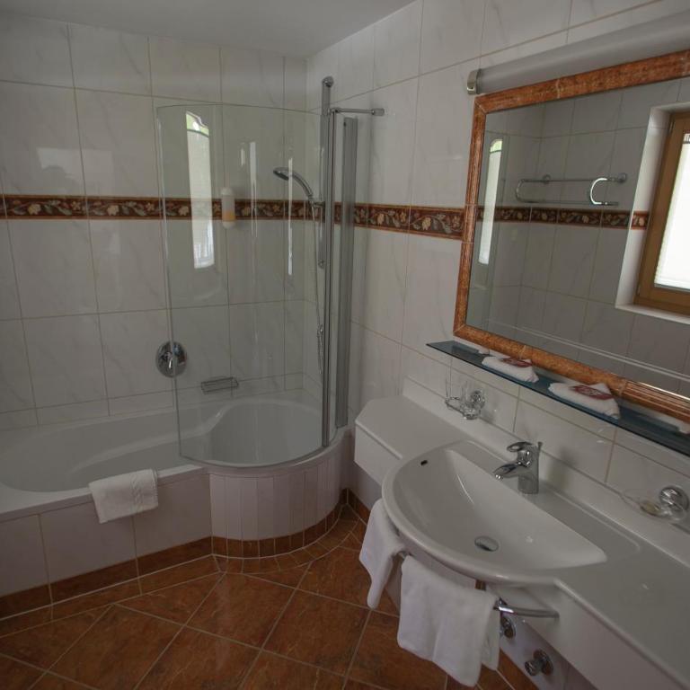 Hotel Tirolerhof 4 Sterne Superior - Junior Suite mit Badewanne und Balkon - 1