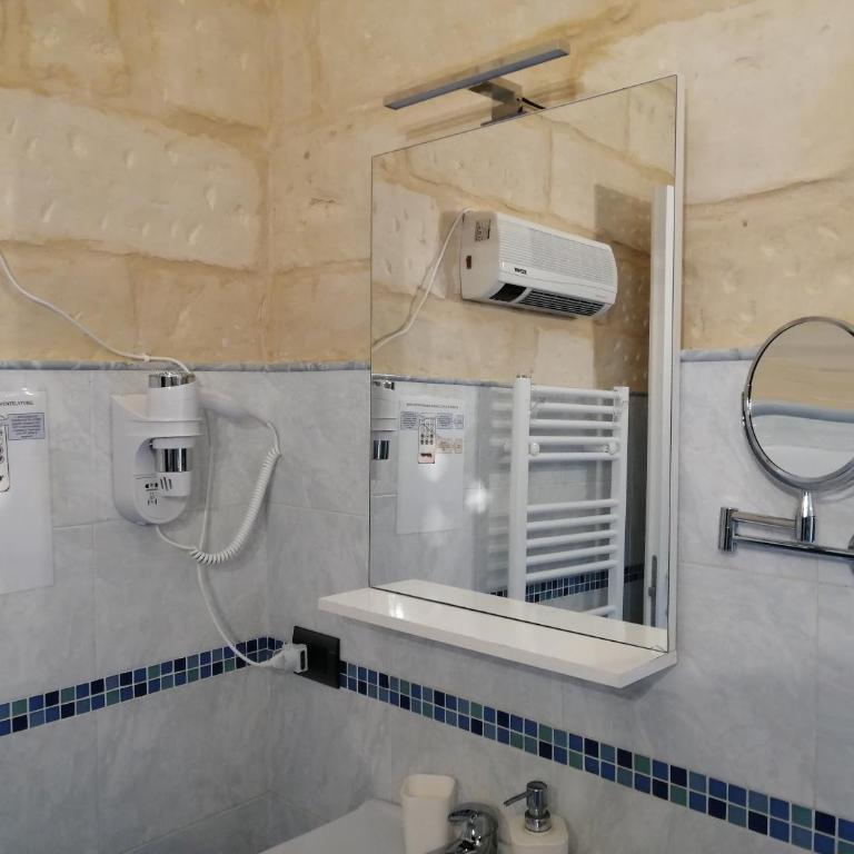 B&B Lecce Holidays - Camera Matrimoniale/Doppia con Letti Singoli - 1