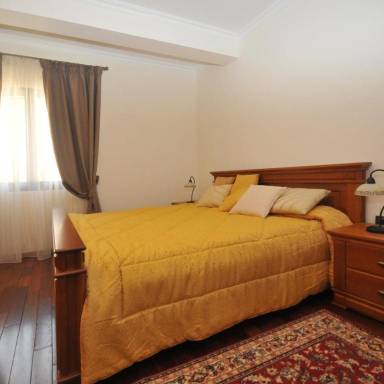 St.George Apartments - Two-Bedroom Apartment with Balcony and Sea View - 13