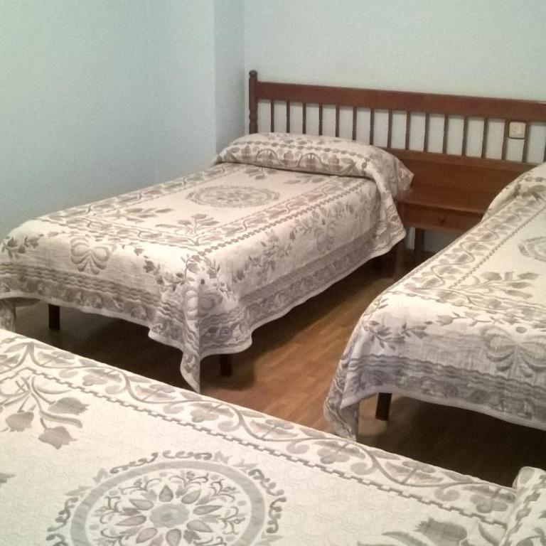 Hostal ** EC León - Habitación Triple - 1