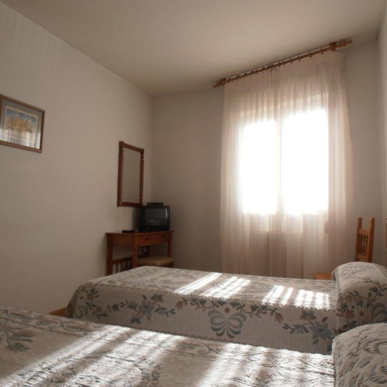Hostal ** EC León - Habitación Doble - 2 camas - 3