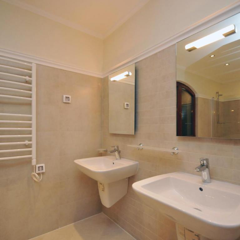 St.George Apartments - Two-Bedroom Apartment with Balcony and Sea View - 16