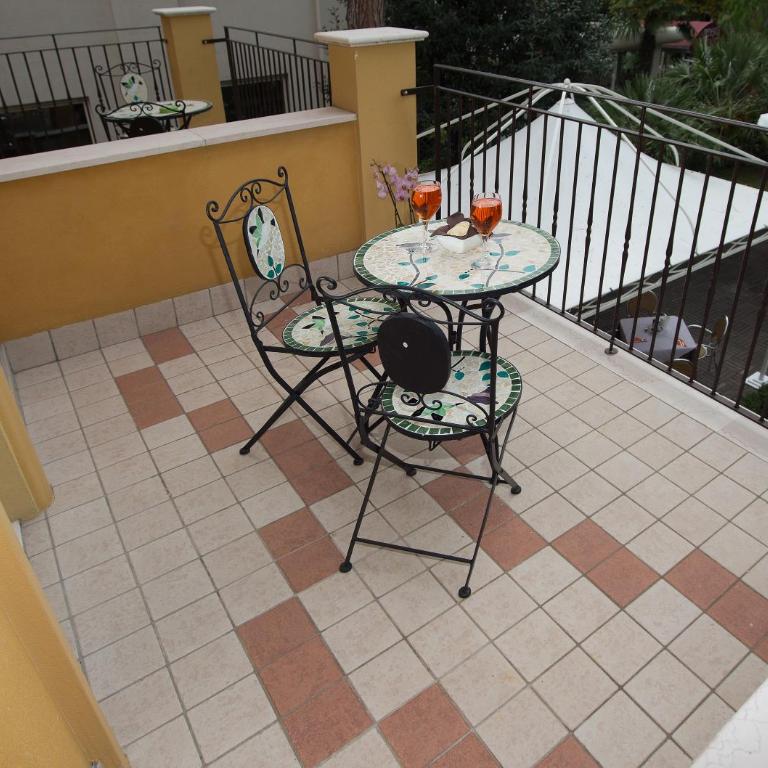 Hotel Alibi - Camera Matrimoniale con Balcone - 10