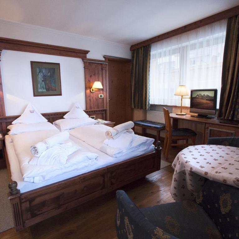 Hotel Garni Concordia - Dolomites Home - Camera Matrimoniale Classic con Balcone - 1