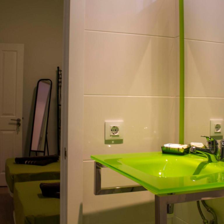 Colors Rooms - Four-Bedroom Apartment - 9