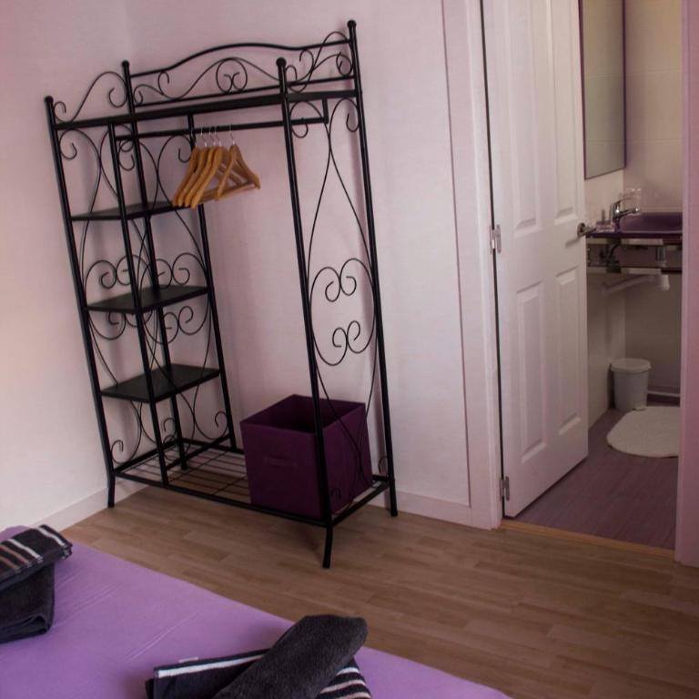 Colors Rooms - Four-Bedroom Apartment - 14