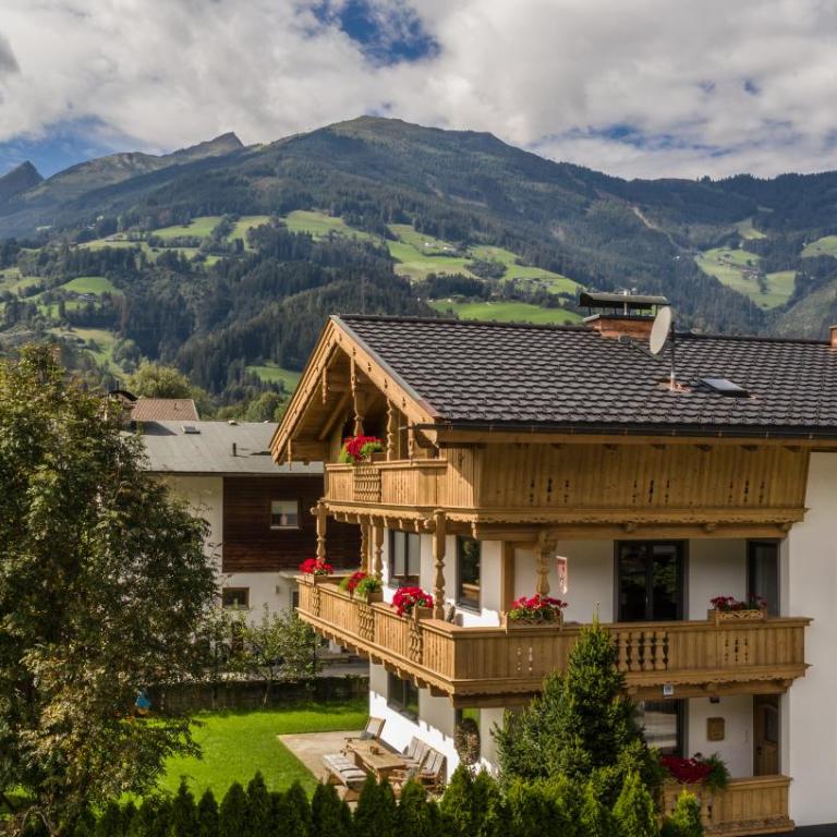 Apart Tyrol - Three-Bedroom Apartment with Balcony - 1