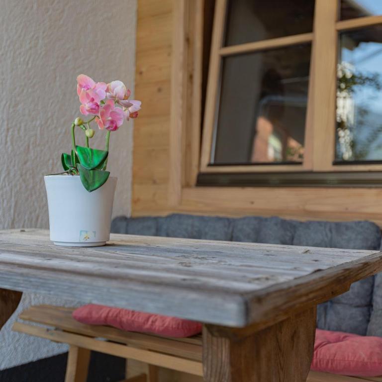 Apart Tyrol - Three-Bedroom Apartment with Balcony - 5