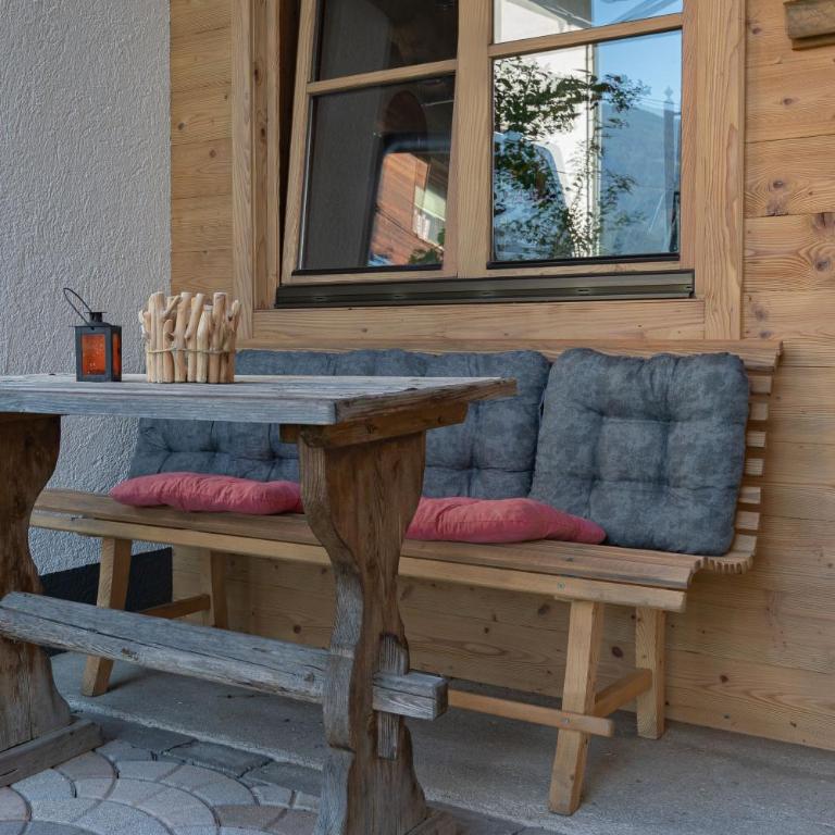 Apart Tyrol - Three-Bedroom Apartment with Balcony - 35