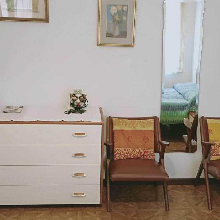 Renato House - Camera Matrimoniale Standard con Bagno in Comune - 4