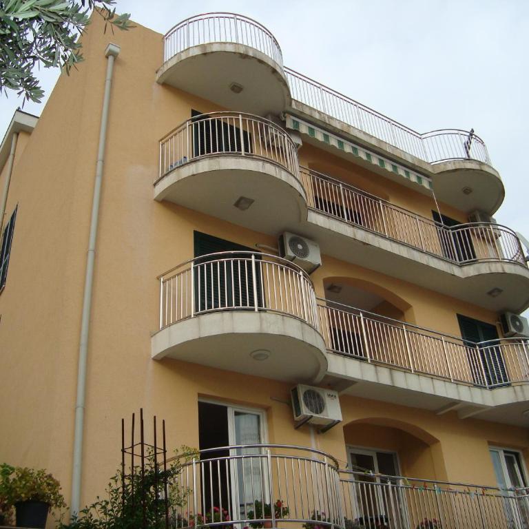 Apartments Milano - Two-Bedroom Apartment with Balcony - 16