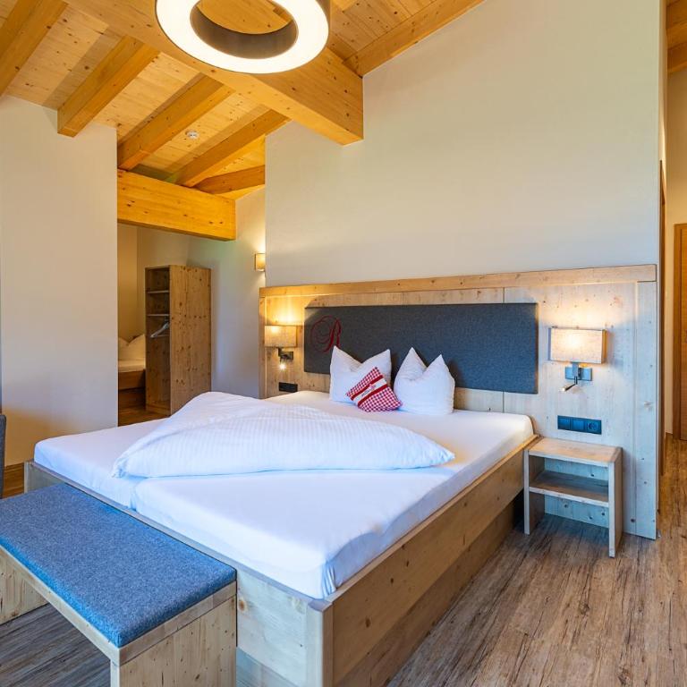 Hotel Garni Romantik - Doppelzimmer mit Balkon (2 Erwachsene + 1 Kind) - 5