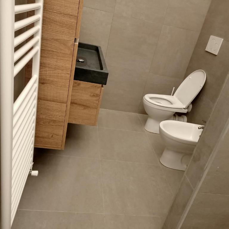 Affittacamere Monumentale - Camera Matrimoniale/Doppia con Letti Singoli con Bagno in Comune - 8