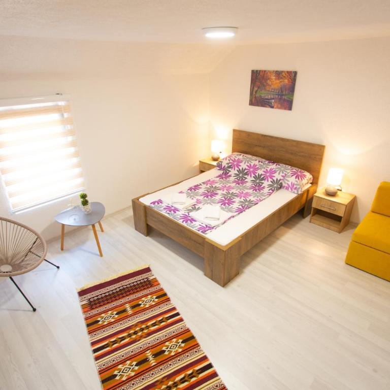 Apartments Daris - Studio Apartment with Balcony - 2
