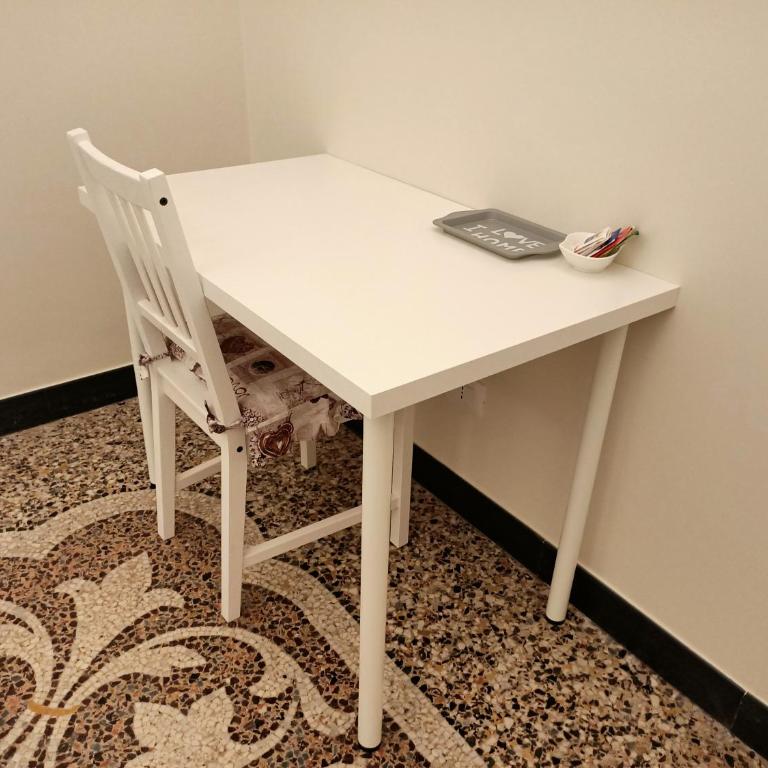 Affittacamere Monumentale - Camera Matrimoniale/Doppia con Letti Singoli con Bagno in Comune - 9