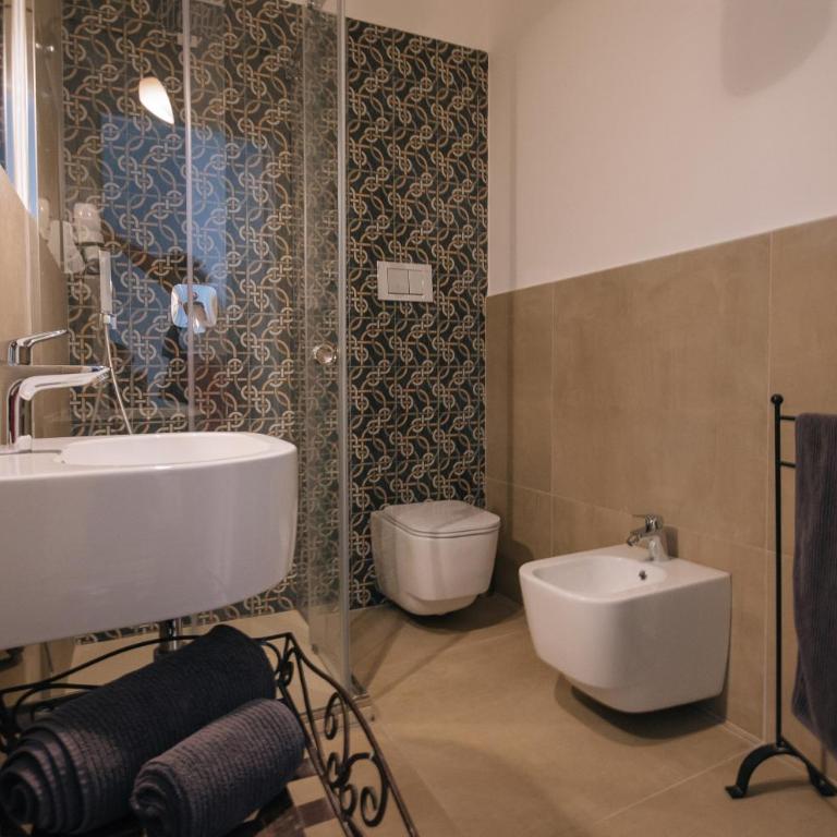 Boutique B&B Vintage - Camera Matrimoniale con Balcone - 1