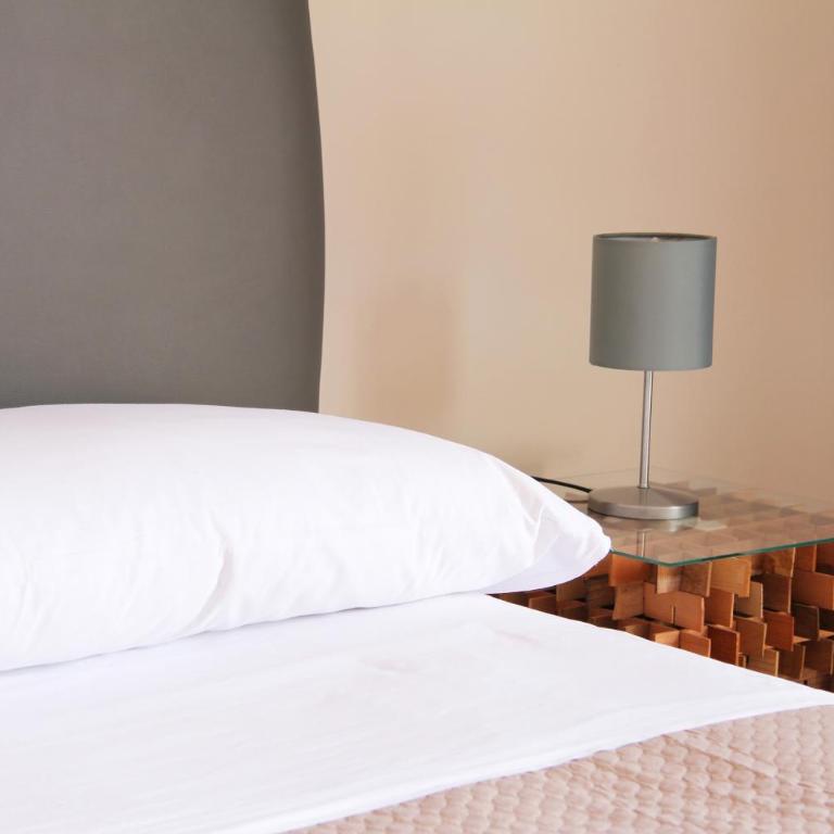 Urban Pop 2 BnB - Double Room with Private Bathroom - 4