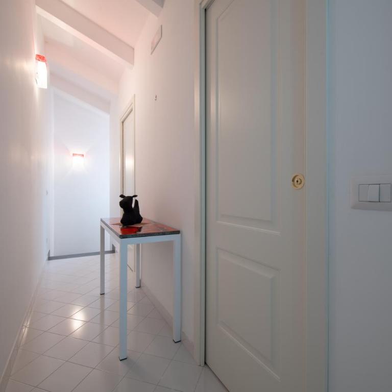 Sorrento Luxury Apartment - Three-Bedroom Apartment - 11