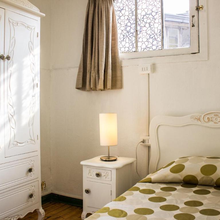 Hostal Providencia - Habitación Individual con baño privado - 2