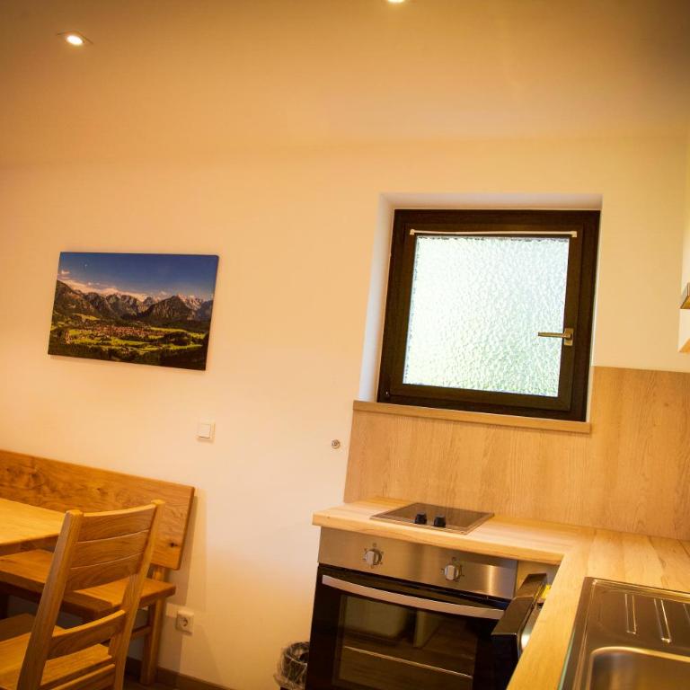 Gästehaus Weller - Studio mit Wohnzimmer, separater Küche und Esszimmer - 5