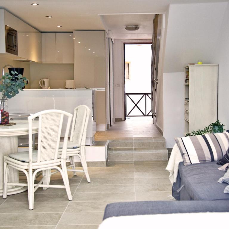 2 min Walk to Beach - Private Solarium Bungalow - Bungalow - 9