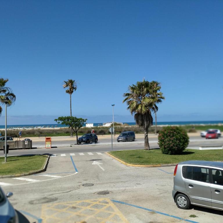 Apartamento primera linea de playa con gran patio, consultar disponibilidad de aparcamiento - Apartamento con vistas al mar - 14
