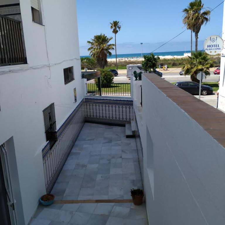 Apartamento primera linea de playa con gran patio, consultar disponibilidad de aparcamiento - Apartamento con vistas al mar - 1