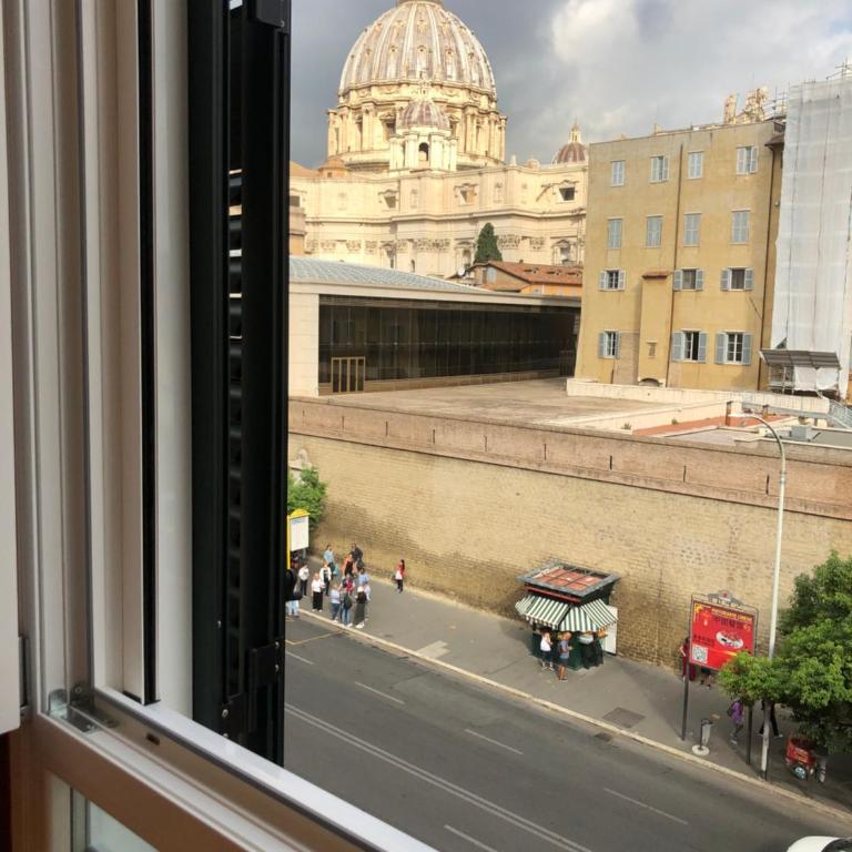 Zeus Inn - Una finestra sul Vaticano - Triple Room with City View - 13