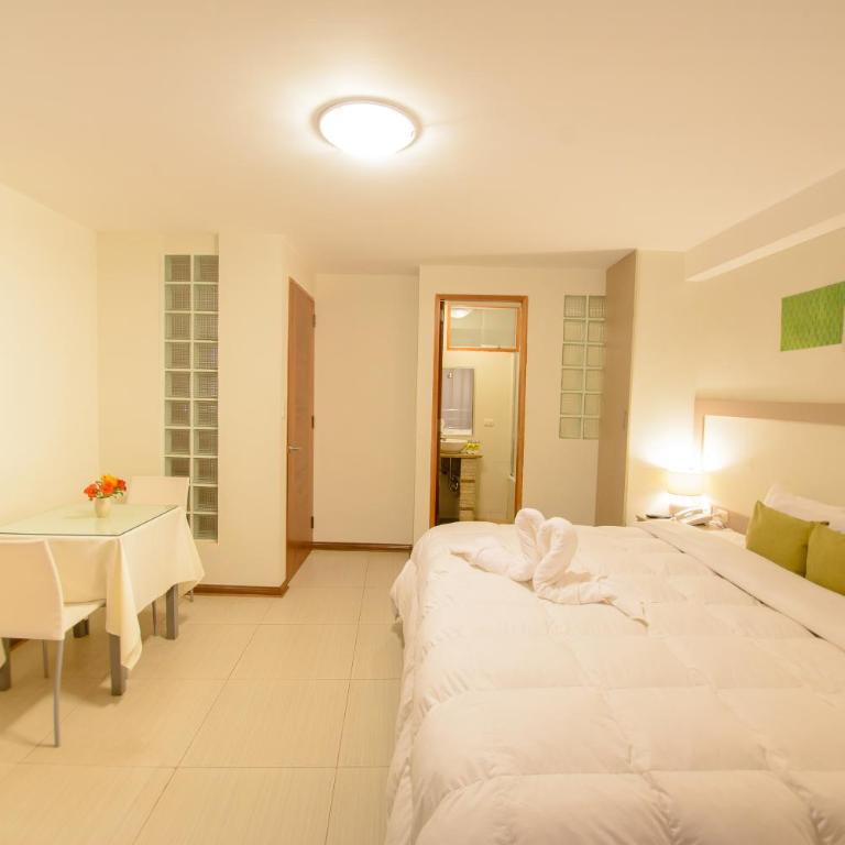 Wayta Inn - Deluxe Double Room with Bath - 4