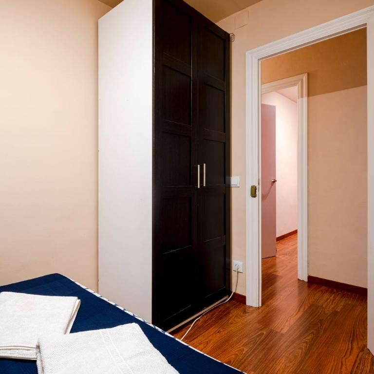 Three Bedroom Apartment in Sants - Three-Bedroom Apartment - 19