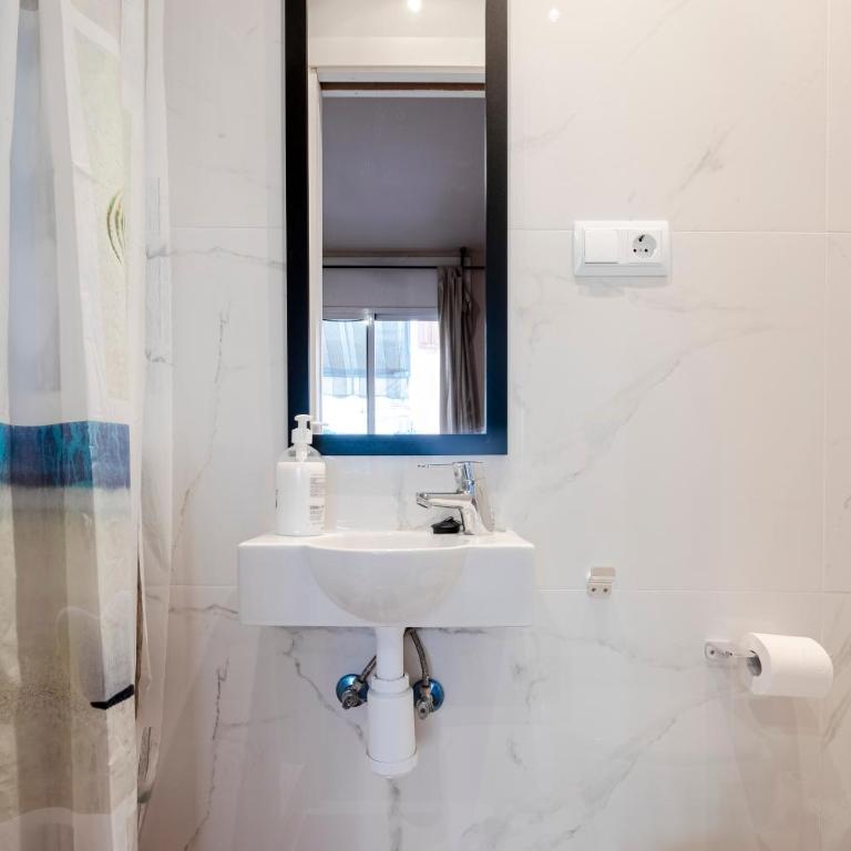 Three Bedroom Apartment in Sants - Three-Bedroom Apartment - 17